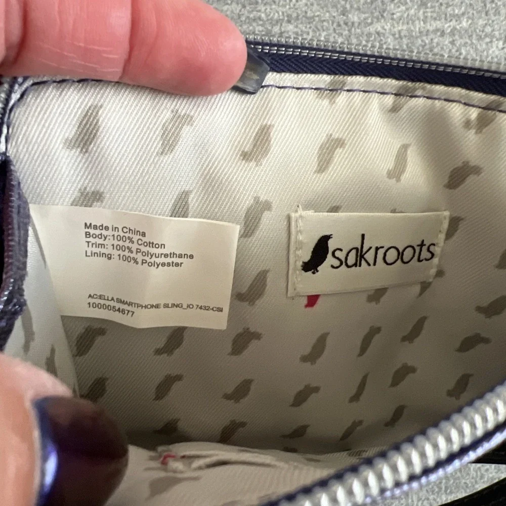 Sakroots Ella Smartphone Sling Crossbody Wallet Removable Strap Purple‎ Elephant